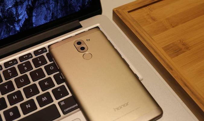 Ubuntu或者Debian系统中update-rc.d命令，是用来更新系统启动项的脚本。这些脚本的链接位于/etc/rcN.d/目录，对应脚本位于/etc/init.d/目录。在了解update-rc.d命令之前，你需要知道的是有关Linux系统主要启动步骤，以及Ubuntu中运行级别的知识。复制代码代码如下:复制代码代码如下:按指定顺序、在指定运行级别中启动或关闭复制代码代码如下:实例：update-rc.d apachectl start 20 2 3 4 5 . stop 20 0 1 6 .解析：表示在2、3、4、5这五个运行级别中，由小到大，第20个开始运行apachectl;在 0 1 6这3个运行级别中，第20个关闭apachectl。这是合并起来的写法，注意它有2个点号，效果等于下面方法：复制代码代码如下:A启动后B才能启动，B关闭后A才关闭复制代码代码如下:启动和关闭顺序为90，级别默认复制代码代码如下:修改LINUX默认启动级别# 0 – 停机（千万不要把initdefault设置为0 ）# 1 – 单用户模式# 2 – 多用户，但是没有NFS# 3 – 完全多用户模式# 4 – 没有用到# 5 – X11# 6 – 重新启动（千万不要把initdefault设置为6 ）# 对各个运行级的详细解释：0 为停机，机器关闭。1 为单用户模式，就像Win9x下的安全模式类似。2 为多用户模式，但是没有NFS支持。3 为完整的多用户模式，是标准的运行级。4 一般不用，在一些特殊情况下可以用它来做一些事情。例如在笔记本电脑的电池用尽时，可以切换到这个模式来做一些设置。5 就是X11，进到X Window系统了。6 为重启，运行init 6机器就会重启。修改级别vi /etc/inittab把id:3:initdefault:中的3改为5就是默认进入图形界面了